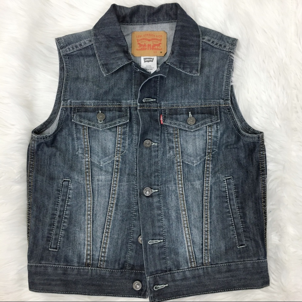 THIS IS A LADIES SMALL. LABELED WRONG.
